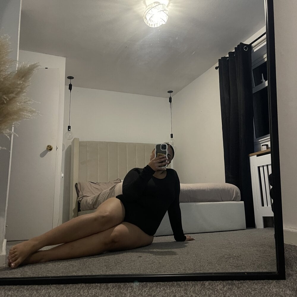 newporncams.com caramelcarmenxox livesex profile in im-from-wherever-you-want-me-to-be cams