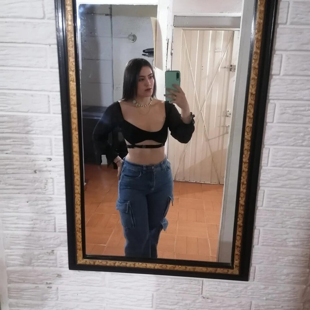 Cristal-romero profile