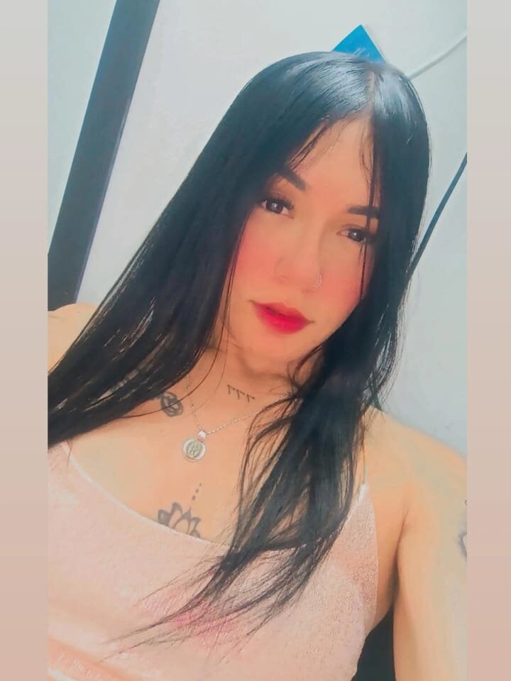 livesexr.com ambar_skinny20 livesex profile in ask-me-i-might-tell cams