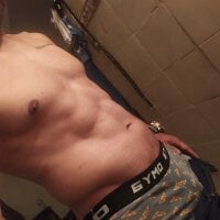 Chiquitoperopeligroso4's webcam live show