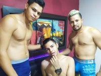 sexytrio_complacent's Offline Chat Room