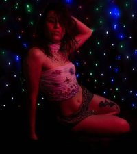 madamered's Offline Chat Room