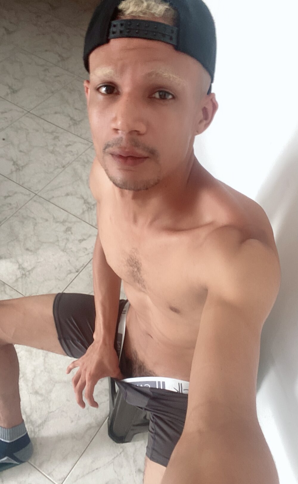 cristiandavid200's Offline XXX Chat