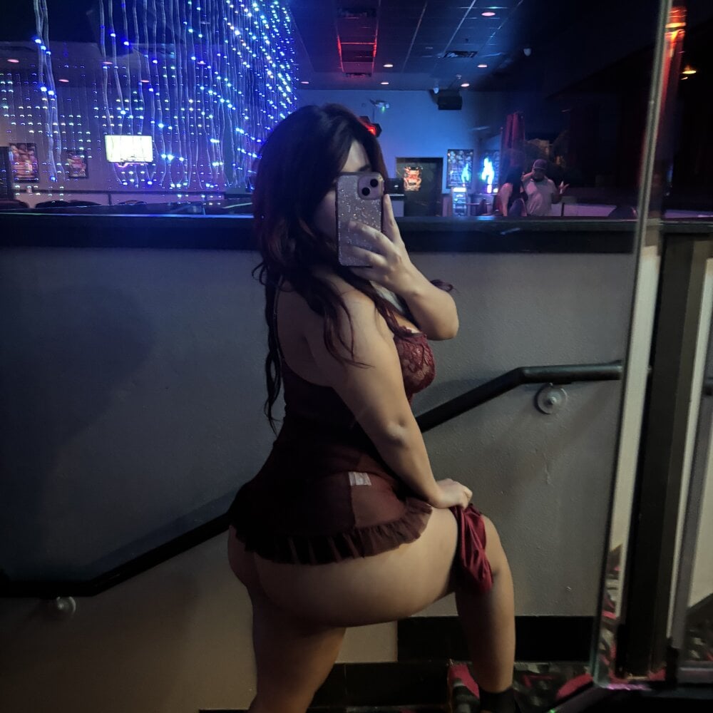 free6cams.com hotbunnii livesex profile in the-cockland cams