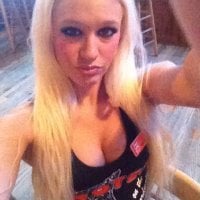 TheWalkingBarbie's Offline Chat Room