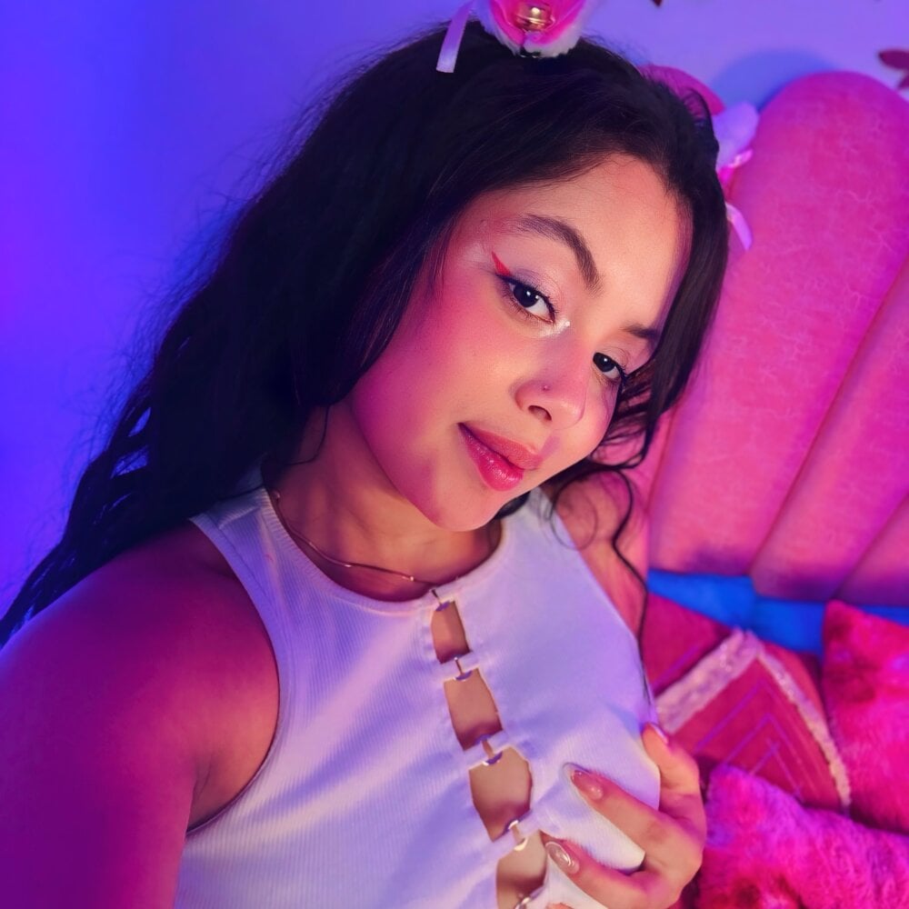 stripchat paula_teen_ webcam profile pic via bestlivesexchat.com