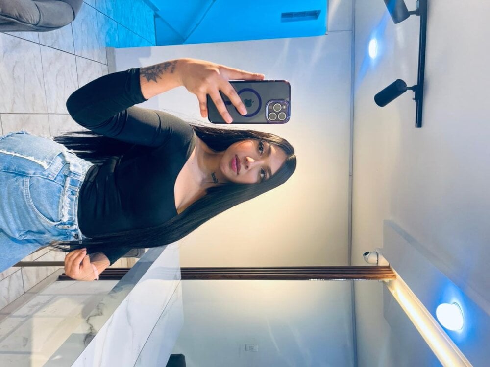 iim_isabella webcam livesex profile in latina cams