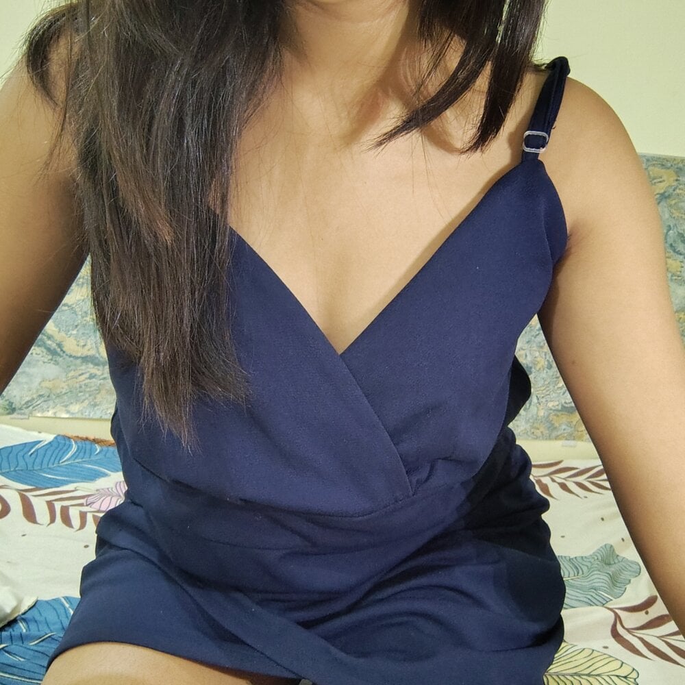 Live sex webcam photo for Meenakshi_ #289963462