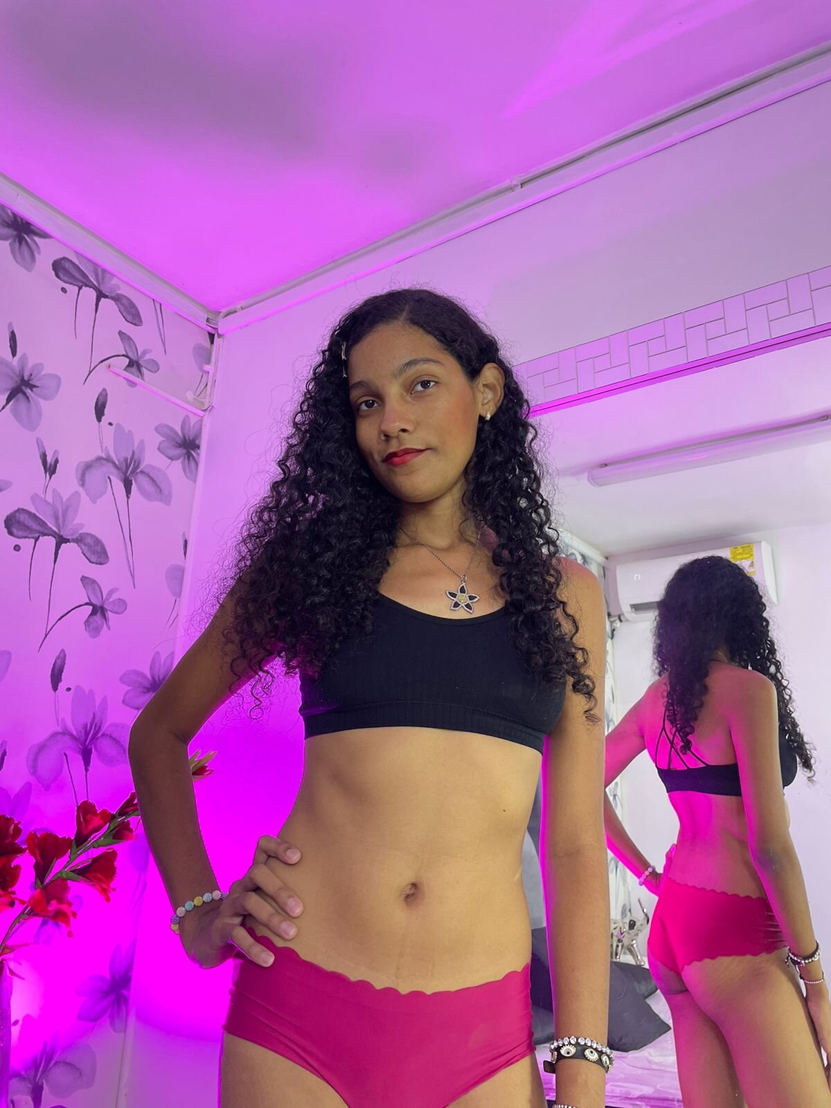 aura_pinky