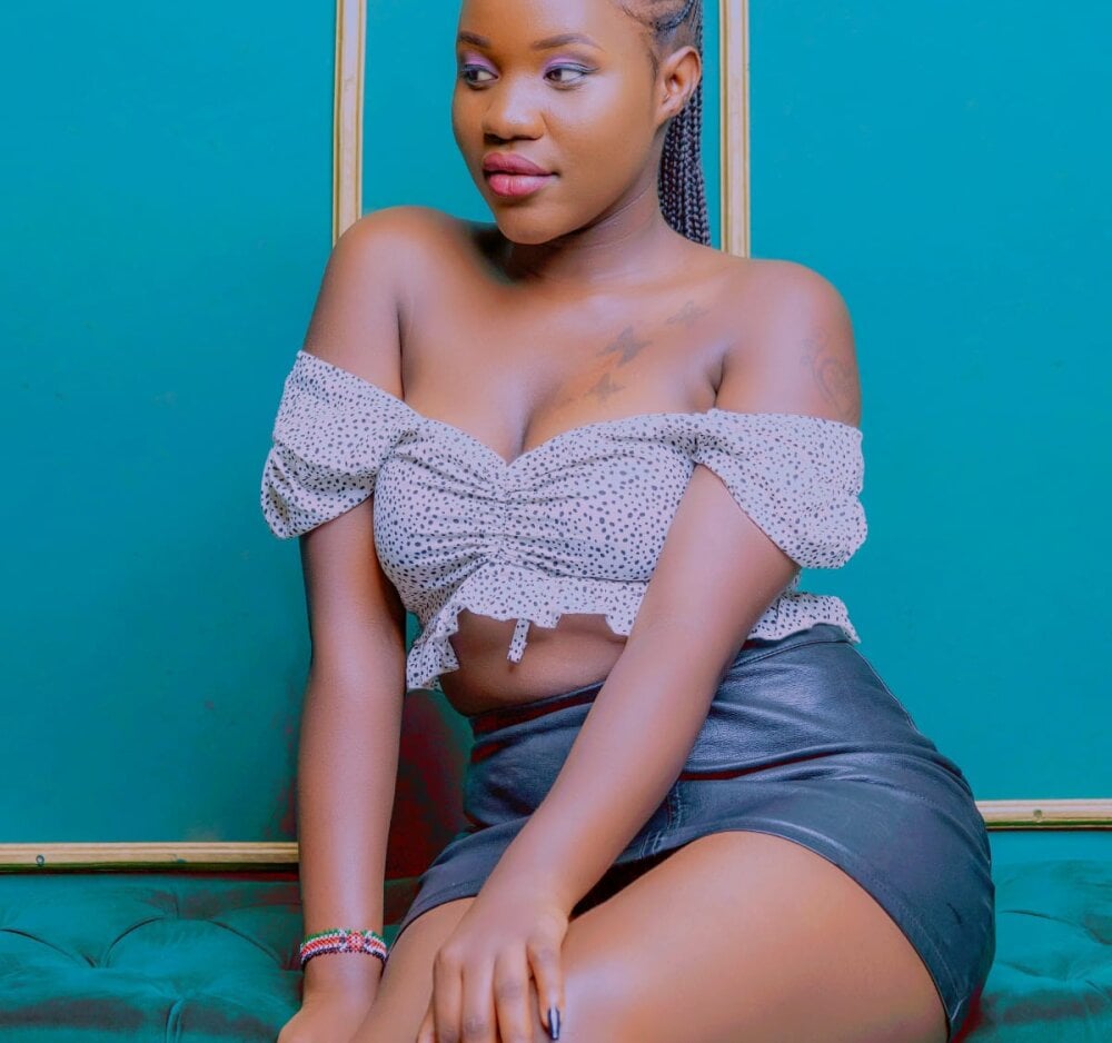 Live sex webcam photo for Sweetspatty #289975201