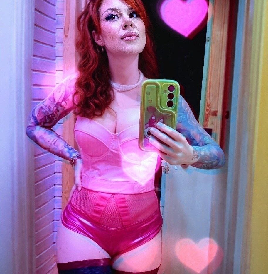 show2cam.com miss-twinkle livesex profile in ecuadorian cams