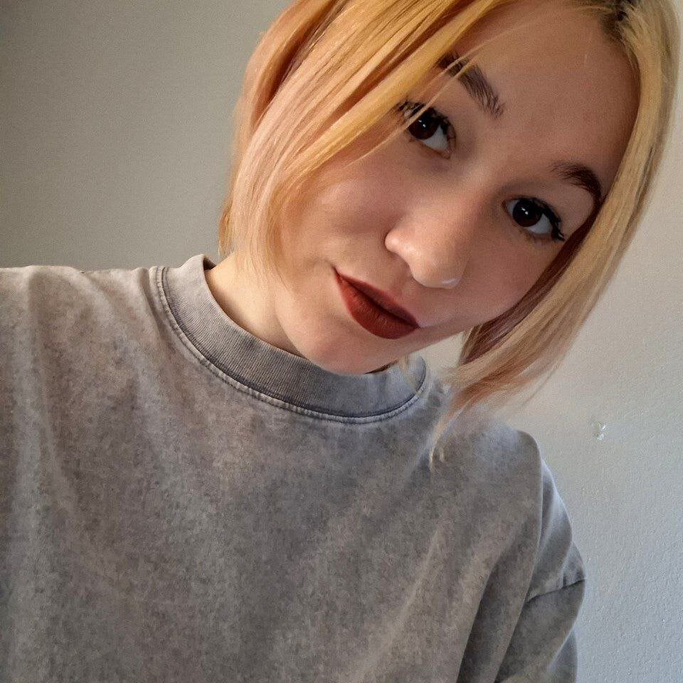 247camsex.com lilobellas livesex profile in blond-hair cams