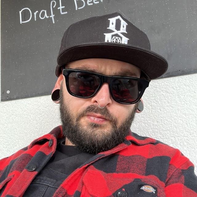 shardana9393's Offline XXX Chat