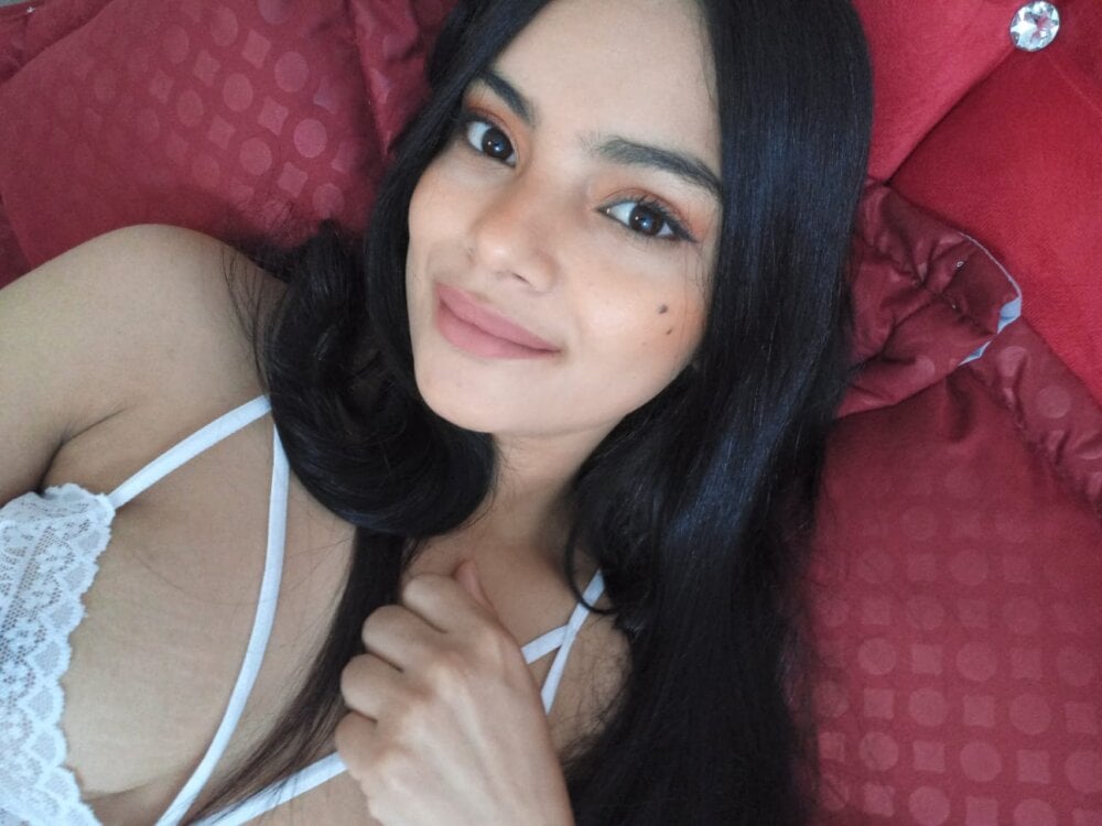 cloe160920 webcam livesex profile on glamcambabes.com