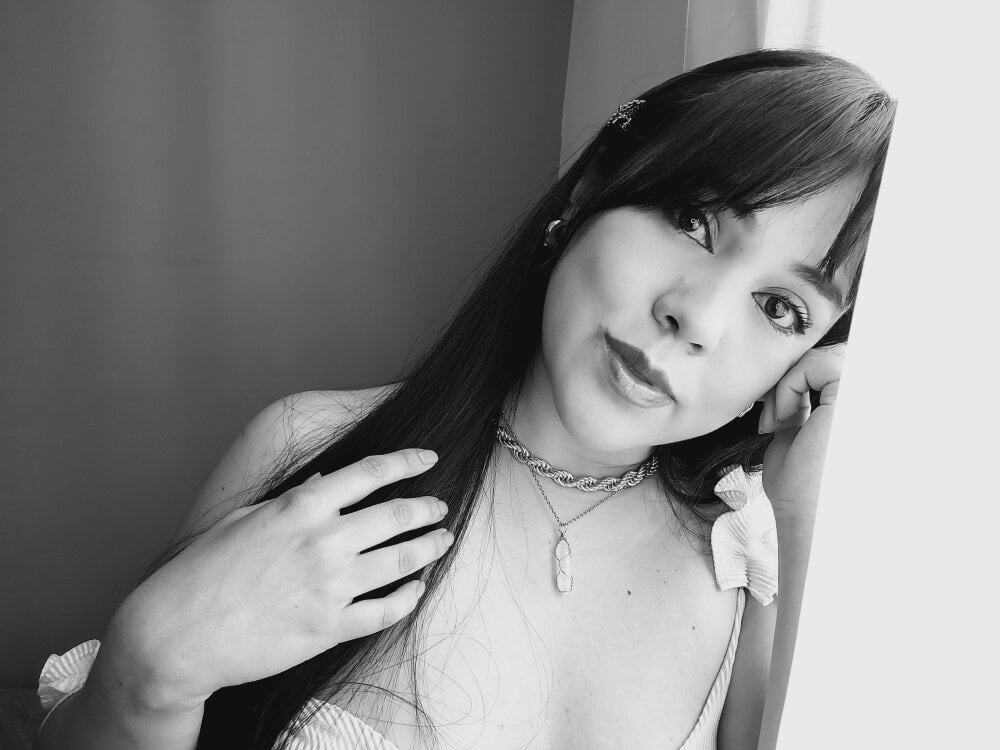 mega-camsex.com ariane_elisse1 livesex profile in latino cams