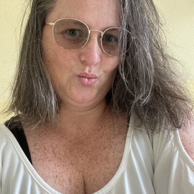 bea_french_curvy - moderately priced cam2cam