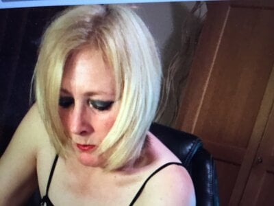 Victoria68xx - topless