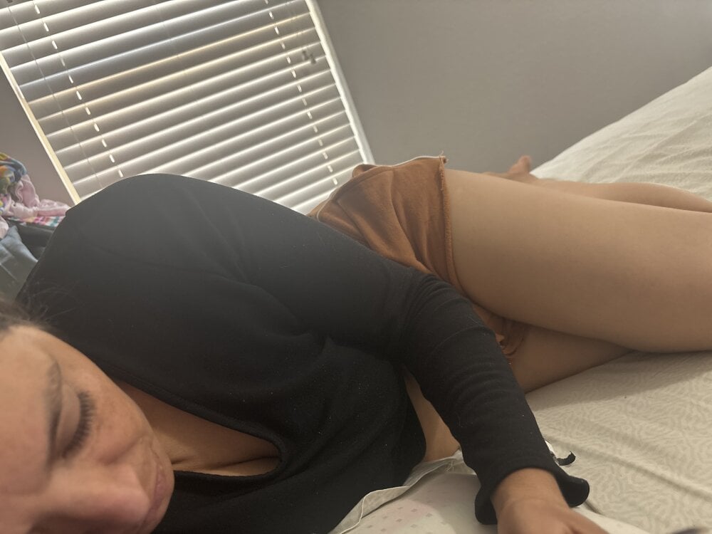 247camsex.com celeste0231 livesex profile in colorful-hair cams