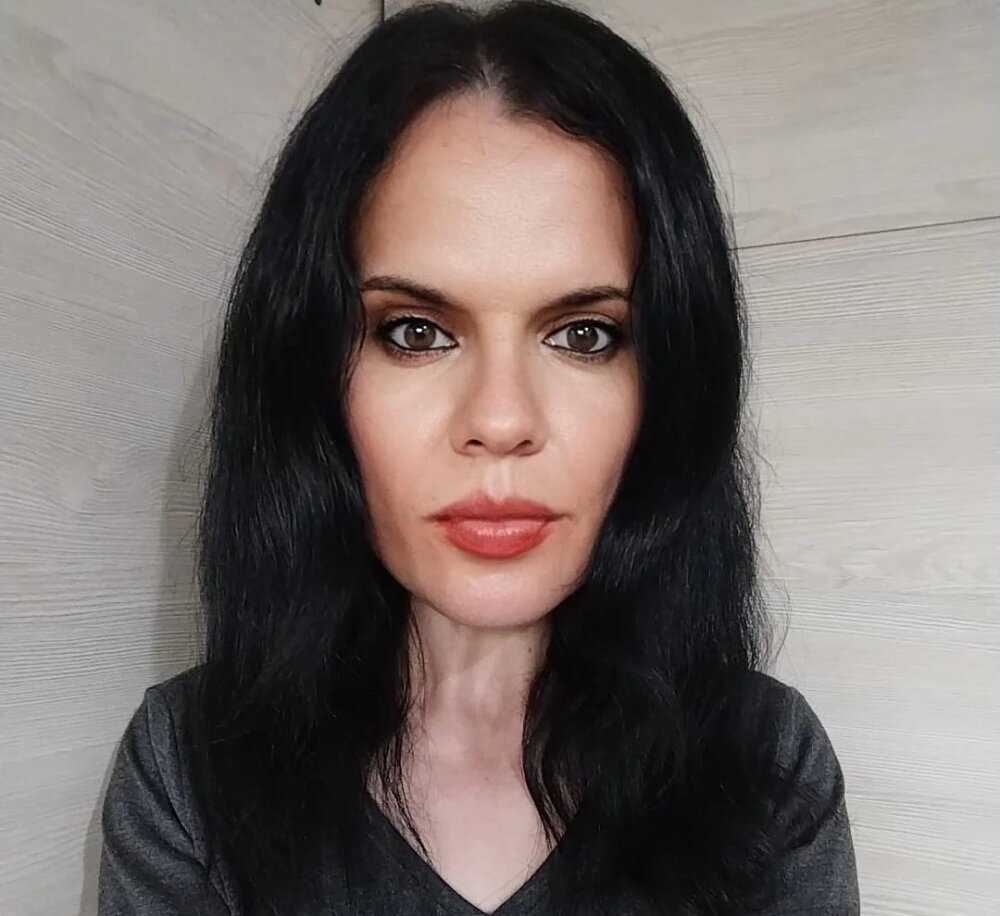 CRISTIIN36 Cam Model Profile | Stripchat