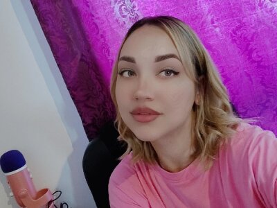 AdelynaXBunny - Stripchat Girl 