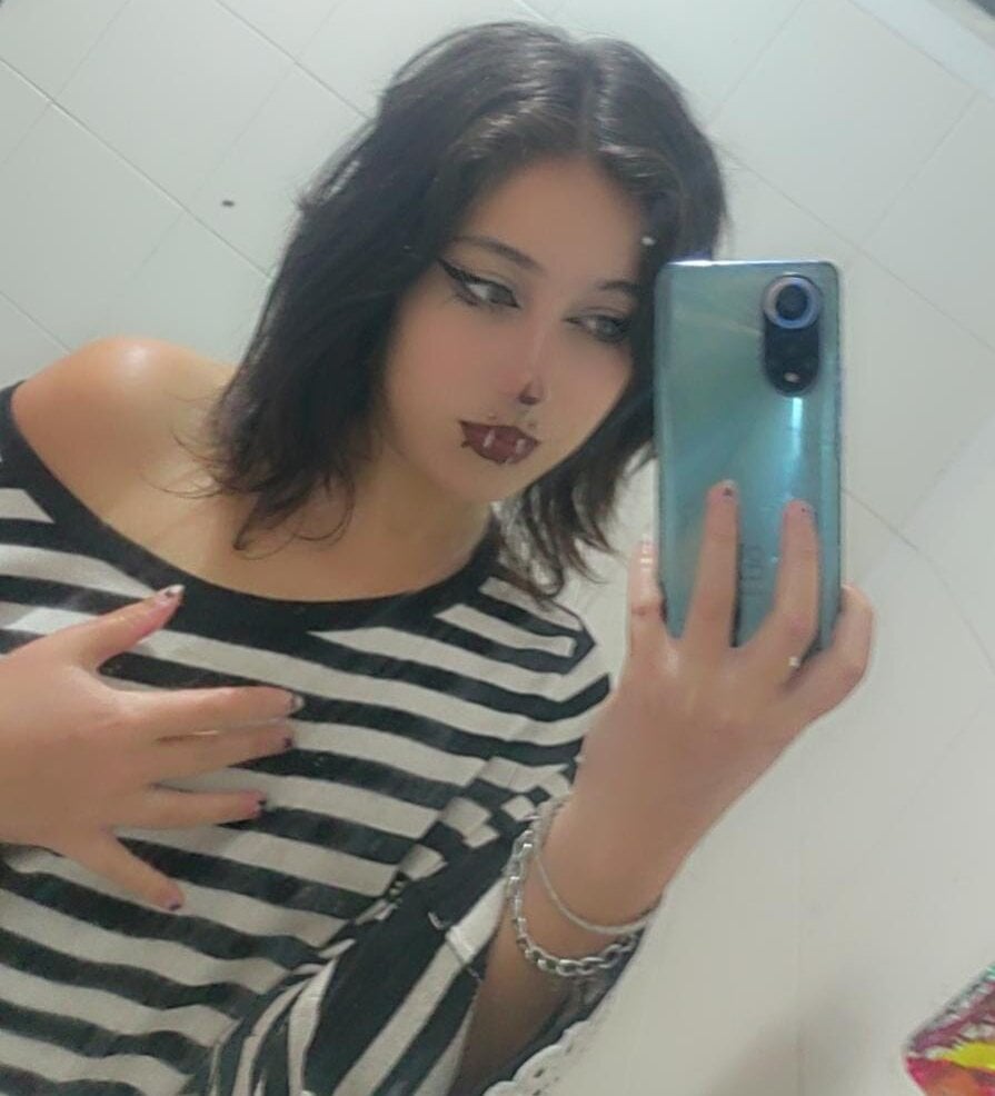 mega-camsex.com nana_unrecognizable1 livesex profile in granny cams