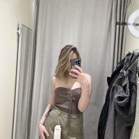 Smartchiksex_1's Offline Chat Room