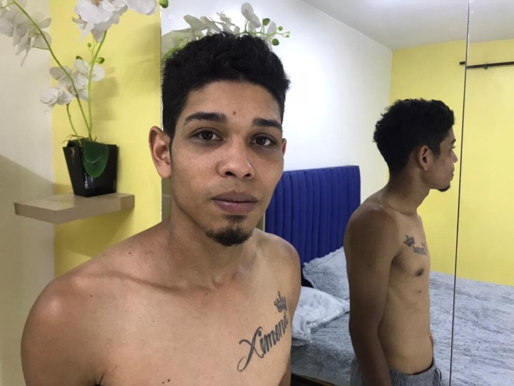 Jeik_Lorens' Offline XXX Chat