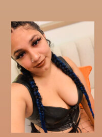 GoldenTanQueen's Offline Chat Room