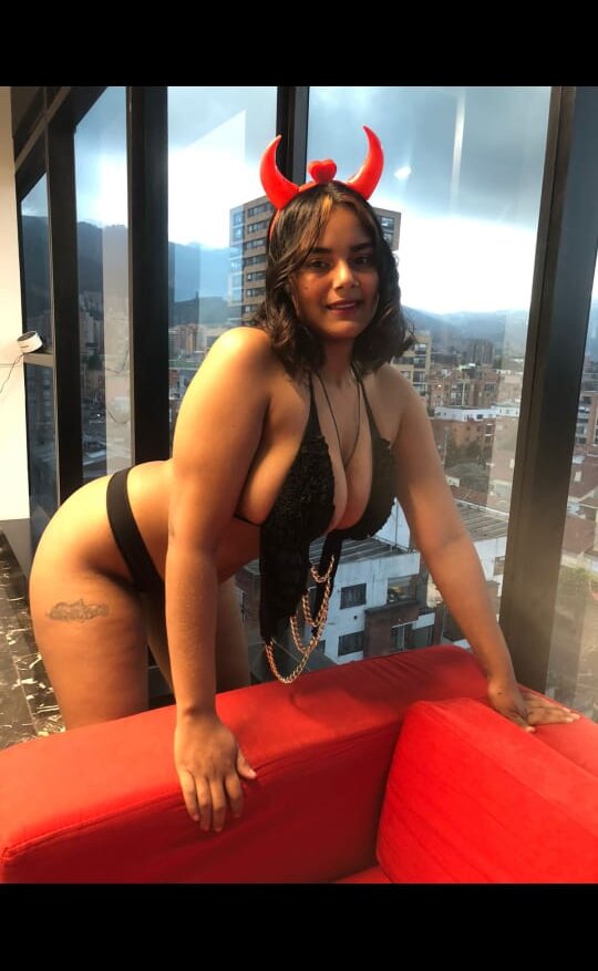 Live sex webcam photo for nairobi_19 #288140771
