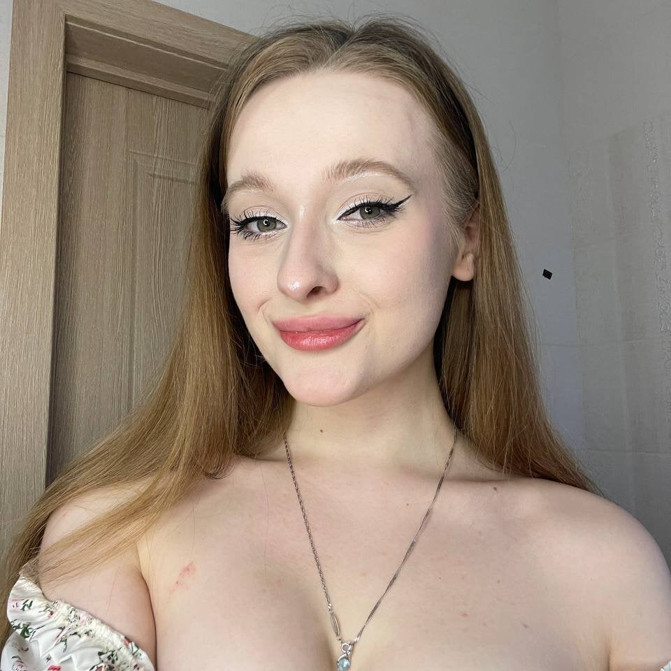 GlitterZOE live cam model at StripChat