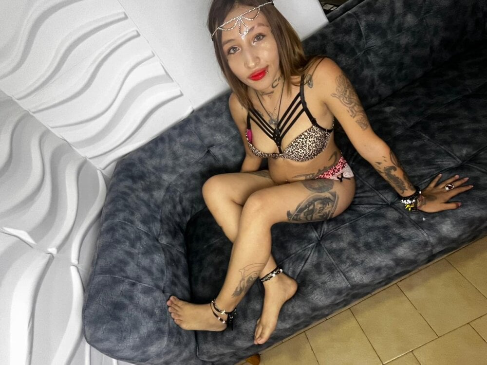 cheapadultsexcams.com crystalblazee livesex profile in blond-hair cams