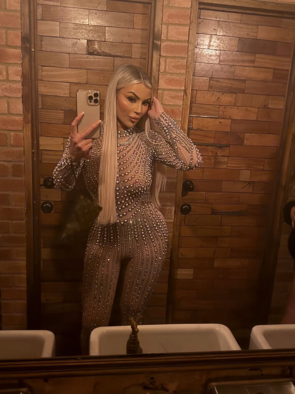 elivecams.com rosiemaexox livesex profile in 700-to-1400-or-2-am-to-8-am cams