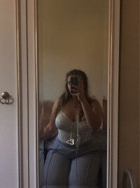 Lush_Lara24's Offline Chat Room