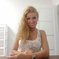 SalinaKayla's Offline Chat Room