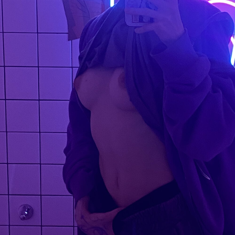 stripchat malvina-cute webcam profile pic via 6livesex.com