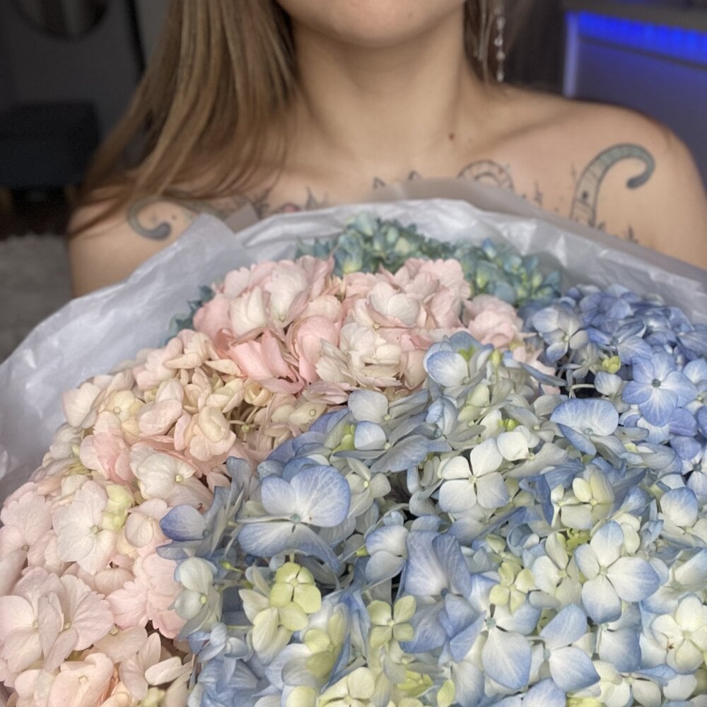 -tiki-riki-'s Offline XXX Chat