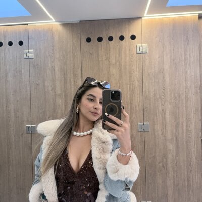 NIQUEILLA8 on StripChat