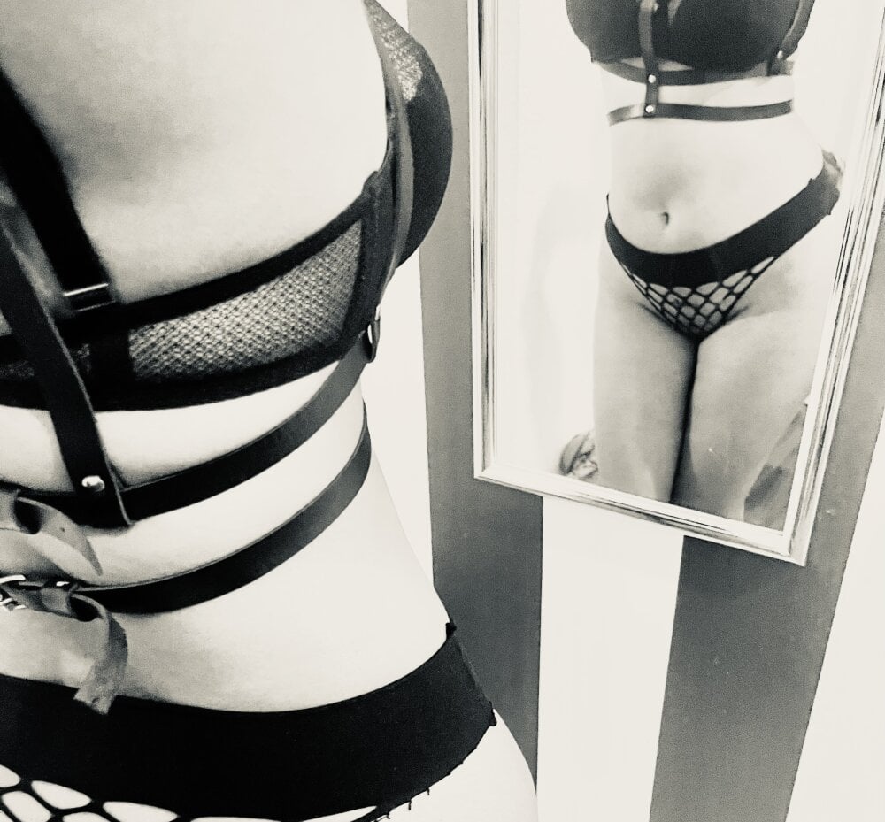 Live sex webcam photo for sexy_cop_23 #281786709