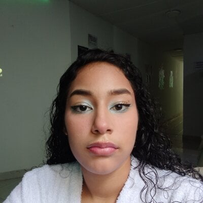Alicie_shy1