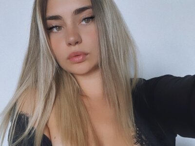DeluxeAme 💉 free nude webcam