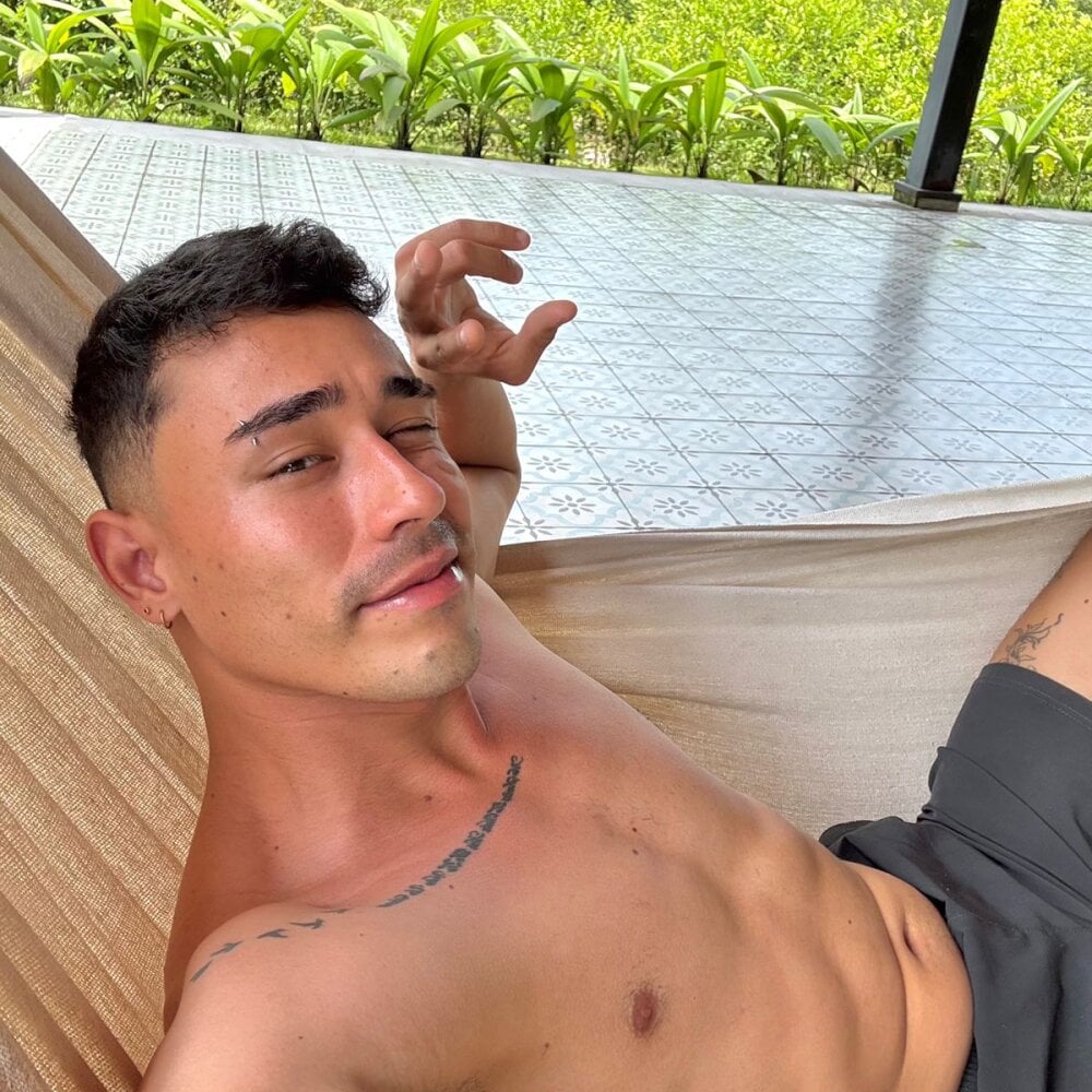 adam_grey_ from stripchat