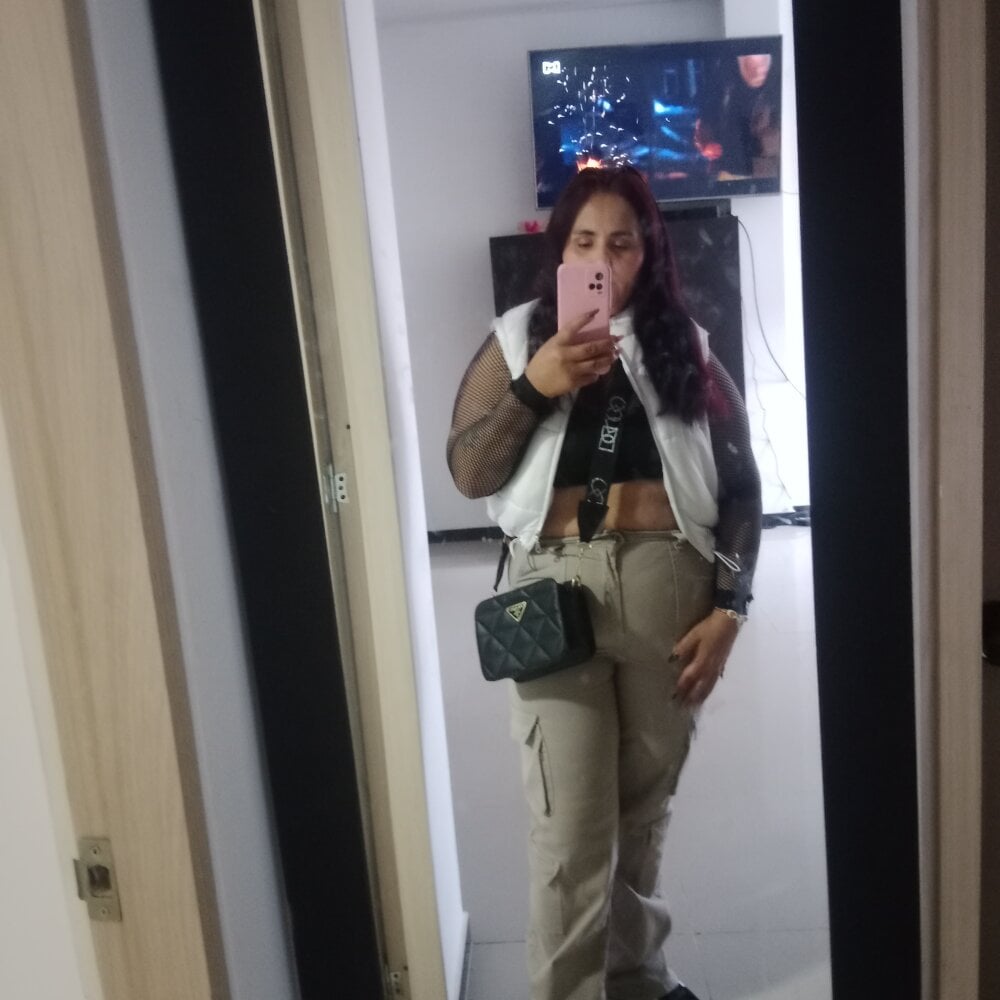 livesex.fan blanca24325 livesex profile in daddys-penthouse cams