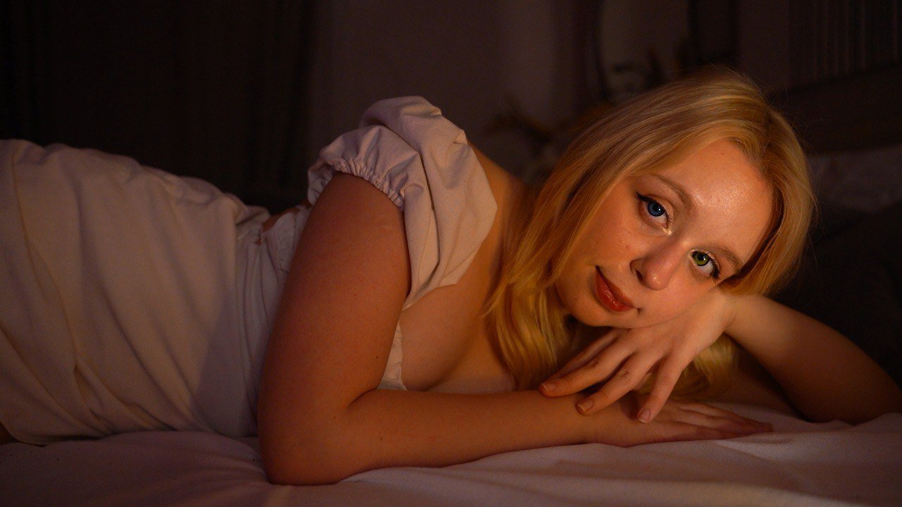olivia_midol_