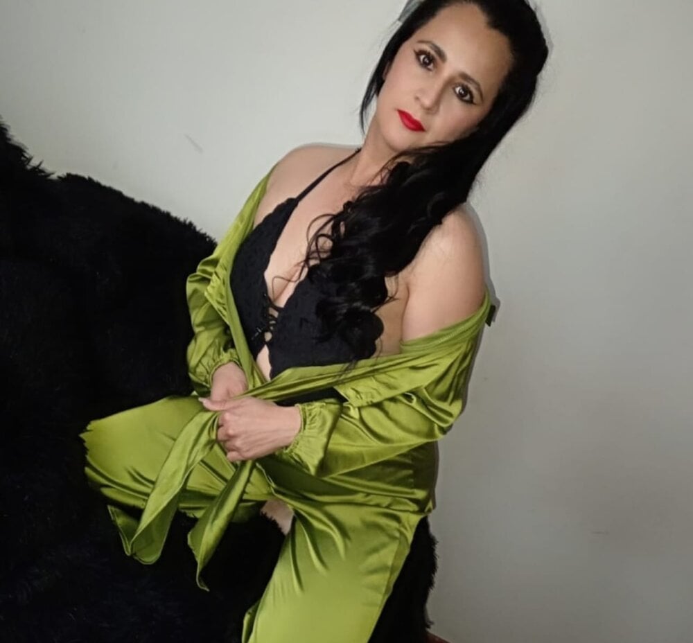 ambar-x 🔦 live naked stream