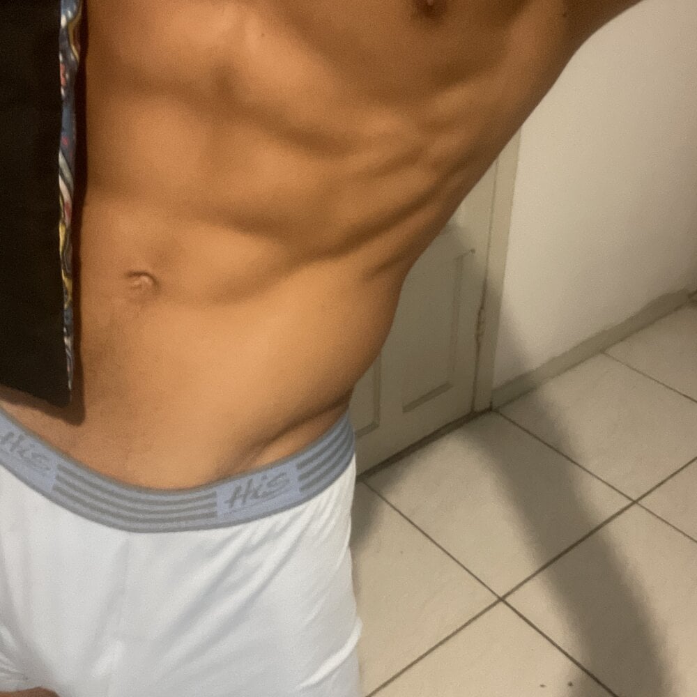 _bahia071 from stripchat