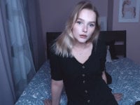 MonicaDreamy's Offline Chat Room