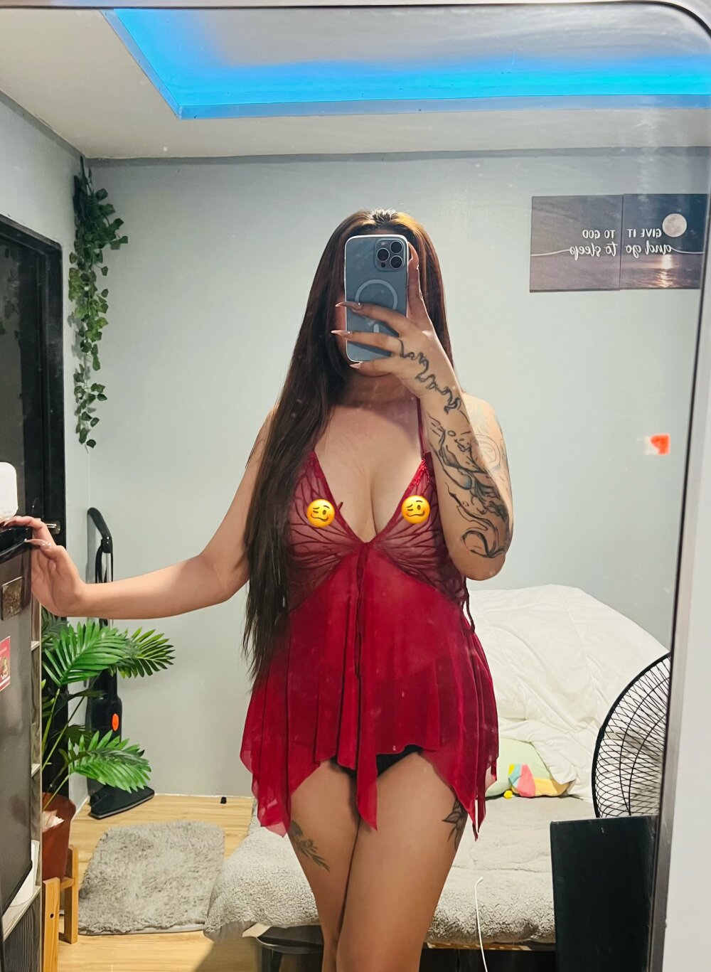 mega-camsex.com sweet_0rphan21 livesex profile in brown-hair cams