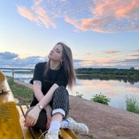 Edie_Brit's Offline Chat Room