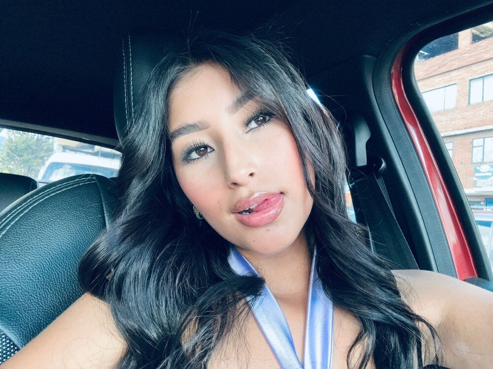 livesex.fan isavelvet livesex profile in hazel-eyes cams