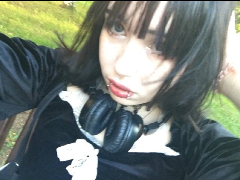 amateursex-livecam.com lucyy666 livesex profile in spankingpaddling cams